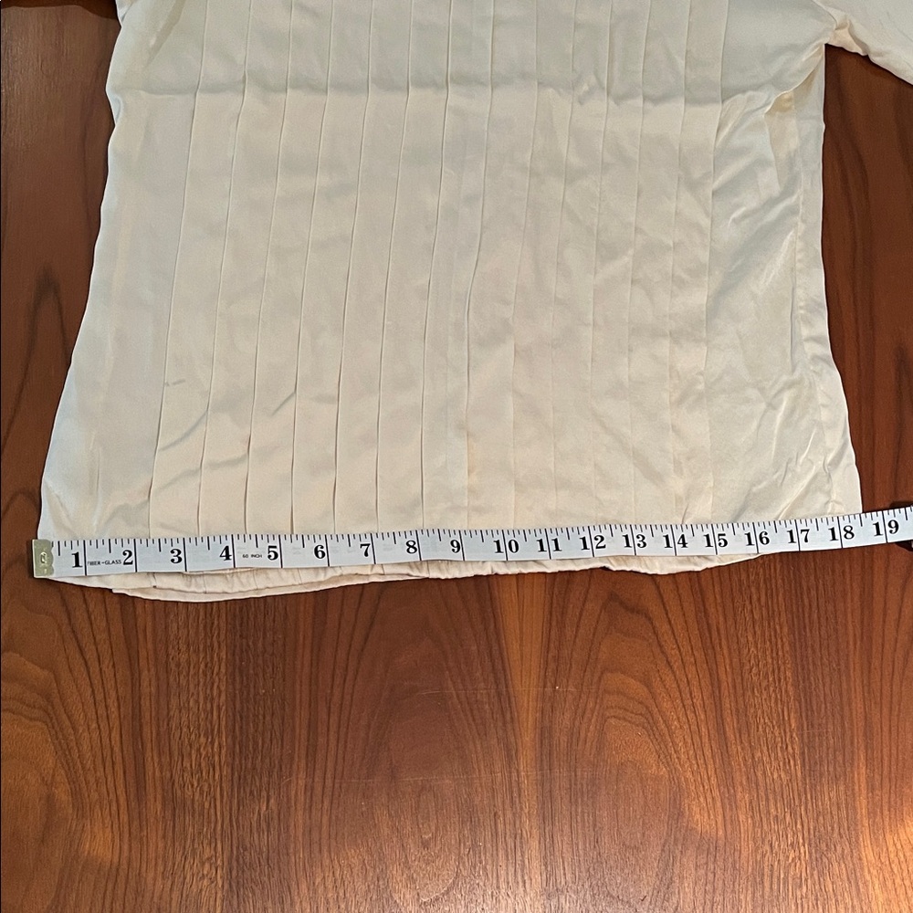 Dana Buchman Vintage 100% Silk Cream Blouse, Size 6 - Picture 11 of 14